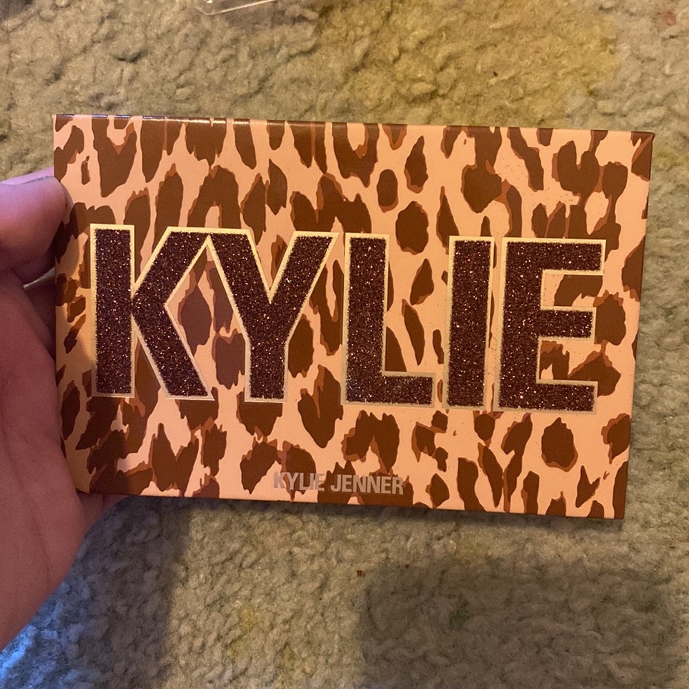 Kylie Cosmetics Leopard Palette - Picture 2 of 6